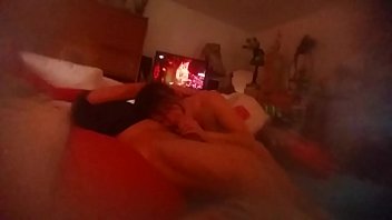 Schwanzraspel blaest und fickt