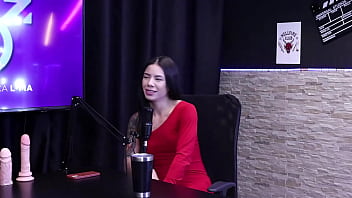 Safada desabafa no topcast e diz que prefere um pau grosso do que um pau grande toda essa putaria completa no red