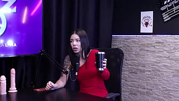 Safada desabafa no topcast e diz que prefere um pau grosso do que um pau grande toda essa putaria completa no red