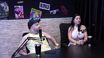 Safada desabafa no topcast e diz que prefere um pau grosso do que um pau grande toda essa putaria completa no red