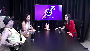 Safada desabafa no topcast e diz que prefere um pau grosso do que um pau grande toda essa putaria completa no red