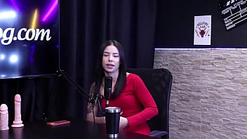 Safada desabafa no topcast e diz que prefere um pau grosso do que um pau grande toda essa putaria completa no red