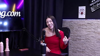 Safada desabafa no topcast e diz que prefere um pau grosso do que um pau grande toda essa putaria completa no red