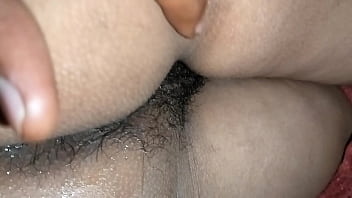 मेरी गांड़ में कुछ भी घुसा दो मुझे पता ही नही चलता