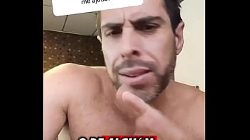 Manda aí pro seu amigo q só quer saber da amante pra ele entender q alguem está mexendo nas gavetas dele