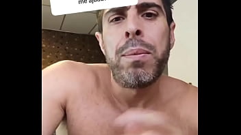 Manda aí pro seu amigo q só quer saber da amante pra ele entender q alguem está mexendo nas gavetas dele