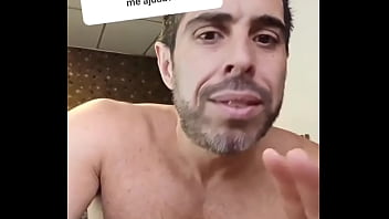 Manda aí pro seu amigo q só quer saber da amante pra ele entender q alguem está mexendo nas gavetas dele