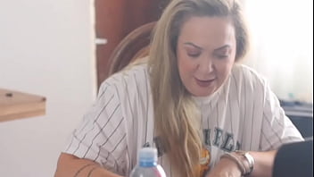 Ganhei presente de natal um ator porno com brinquedo anal