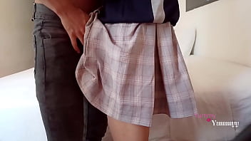 Le Ayudo A Mi Pequeña Primastra Con Su Proyecto De La Escuela Pero Primero Debe Pagar Por Mi Ayuda Follandome A Dulce Colegiala A Escondidas De Sus Padres thumbnail