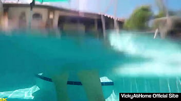 Horny divas vicky vette and rachel storms eating muff in the pool