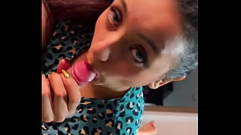 Does a great deep throat Does a great deep throat