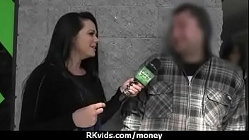 Amateur has sex for some quick cash 2