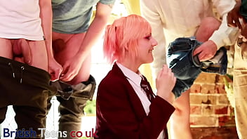 Hot college student in her first blowbang