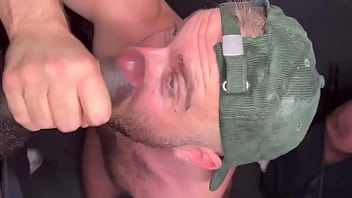 Paris fed meone stranger at a time krashbar personne public