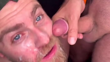 Paris fed meone stranger at a time krashbar personne public