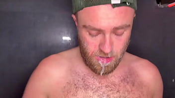 Paris fed meone stranger at a time krashbar personne public