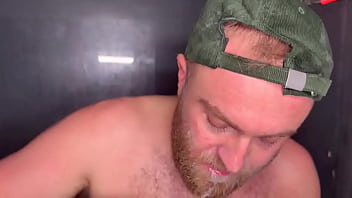 Paris fed meone stranger at a time krashbar personne public