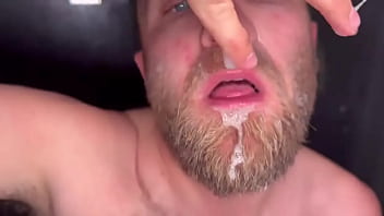 Paris fed meone stranger at a time krashbar personne public