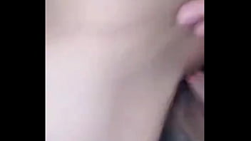 Dans cette vidéo vous pouvez voir mes délicieux seins ils sont gonflés et roses je gicle aussi Dans cette vidéo vous pouvez voir mes délicieux seins ils sont gonflés et roses je gicle aussi
