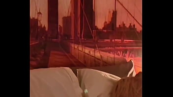 Maitê hedonê é uma milf que acorda sempre com muito tesão fica se contorcendo e se esfregando na cama até gozar