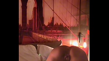 Maitê hedonê é uma milf que acorda sempre com muito tesão fica se contorcendo e se esfregando na cama até gozar