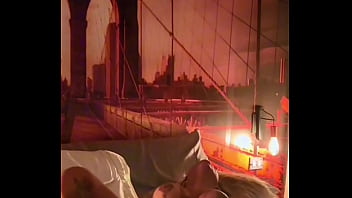 Maitê hedonê é uma milf que acorda sempre com muito tesão fica se contorcendo e se esfregando na cama até gozar