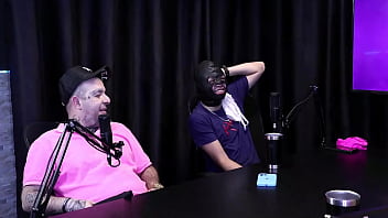 Corno mascarado chupa buceta molhada da monica lima depois de uma rola preta ter brincado ali novinhos da imperium ficam louco de tesão completo no red