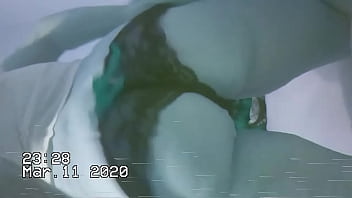 Esta plays w her kitty and ass