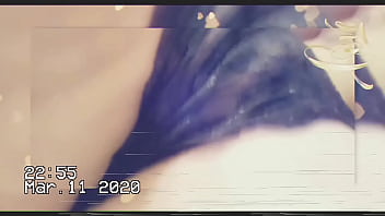 Esta plays w her kitty and ass