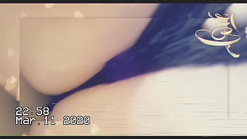 Esta plays w her kitty and ass