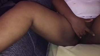 De quatro mostrando minha bunda