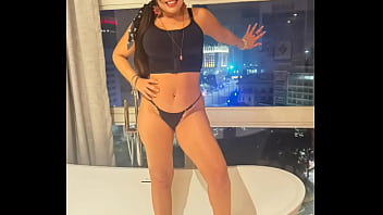 Show rebolado gostosona na banheira e gozada na cama chamando pra macetar firme