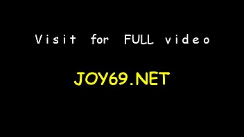 Solo chick toys her pussy