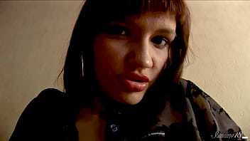 Tiny perv julia v ends up dripping after diddling creamy