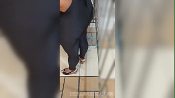 Madura Culona Usando Leggins En La Calle thumbnail