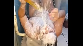 Tomei 7 litros de leite e vomitei me afogando