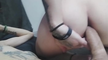 Ela senta muito no pau