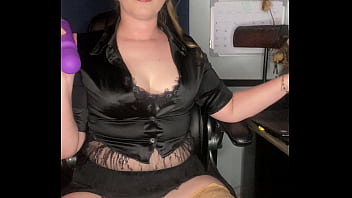 Office slut cums at her desk