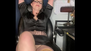 Office slut cums at her desk