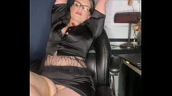 Office slut cums at her desk