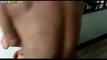 Corno grava sua namorada sendo arrombada por 24cm de rola safada diz que em casa ela tem um pau pequeno e prefere ser arrombada por pau de preto completo no red