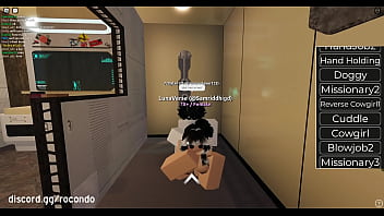 Me pidio follarla hasta en la ducha