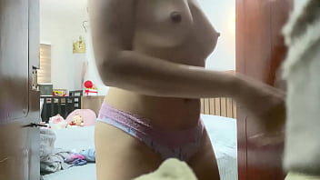 Camara Casera Para Mi Hijastra Dentro De Su Armario thumbnail