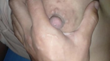 แหกหีออกมาแล้วแหยหัวควยของฉันเข้าไปขย่มจนน้ำพุ่งออกมา