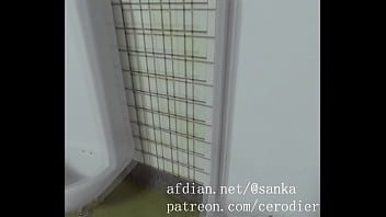 Ahri very funny in the toilet