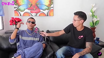 Llega a fumigar a muchas casas diariamente y ve como pasan trabajo las muchachas