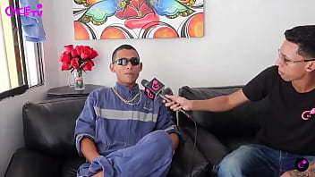 Llega a fumigar a muchas casas diariamente y ve como pasan trabajo las muchachas