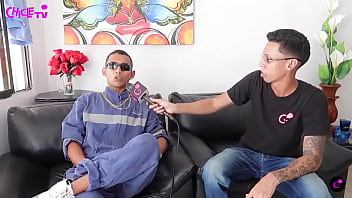 Llega a fumigar a muchas casas diariamente y ve como pasan trabajo las muchachas