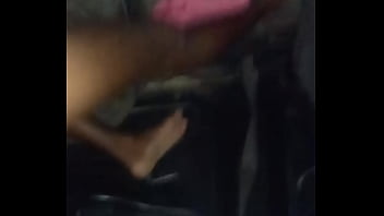 Mi padrastro pervertidos me da una cogina dura mientras mi cornudo lame todo de mi coño