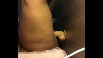 Milf se masturbando no consolo